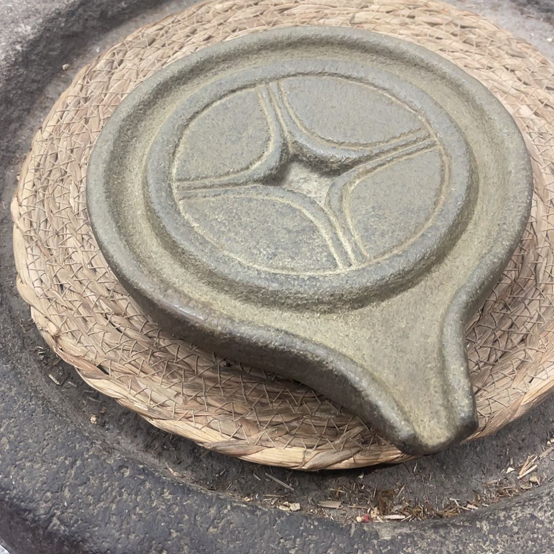 一***。老挝石青石底座很漂亮