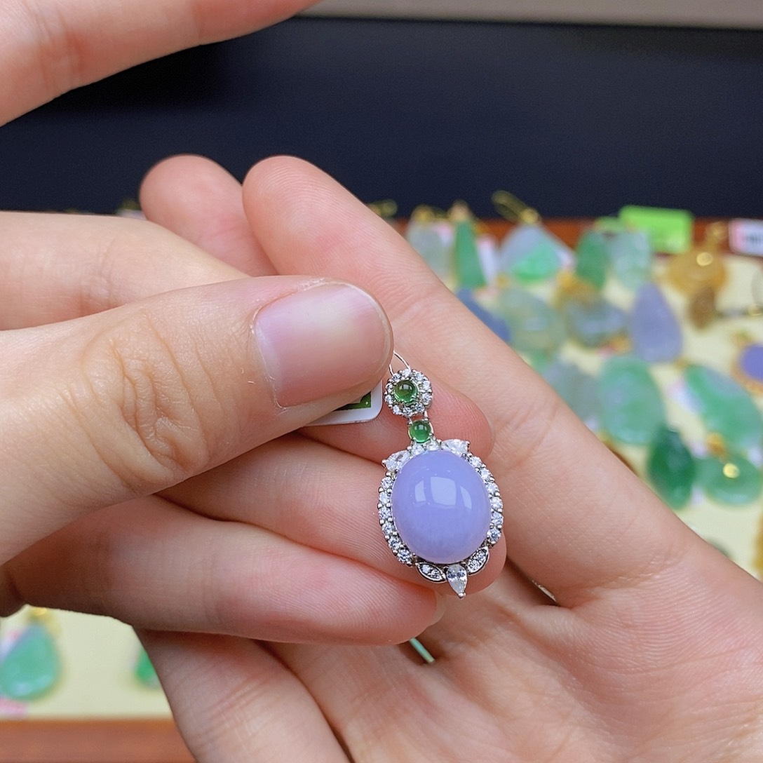 翡翠颈饰未镶嵌翡翠