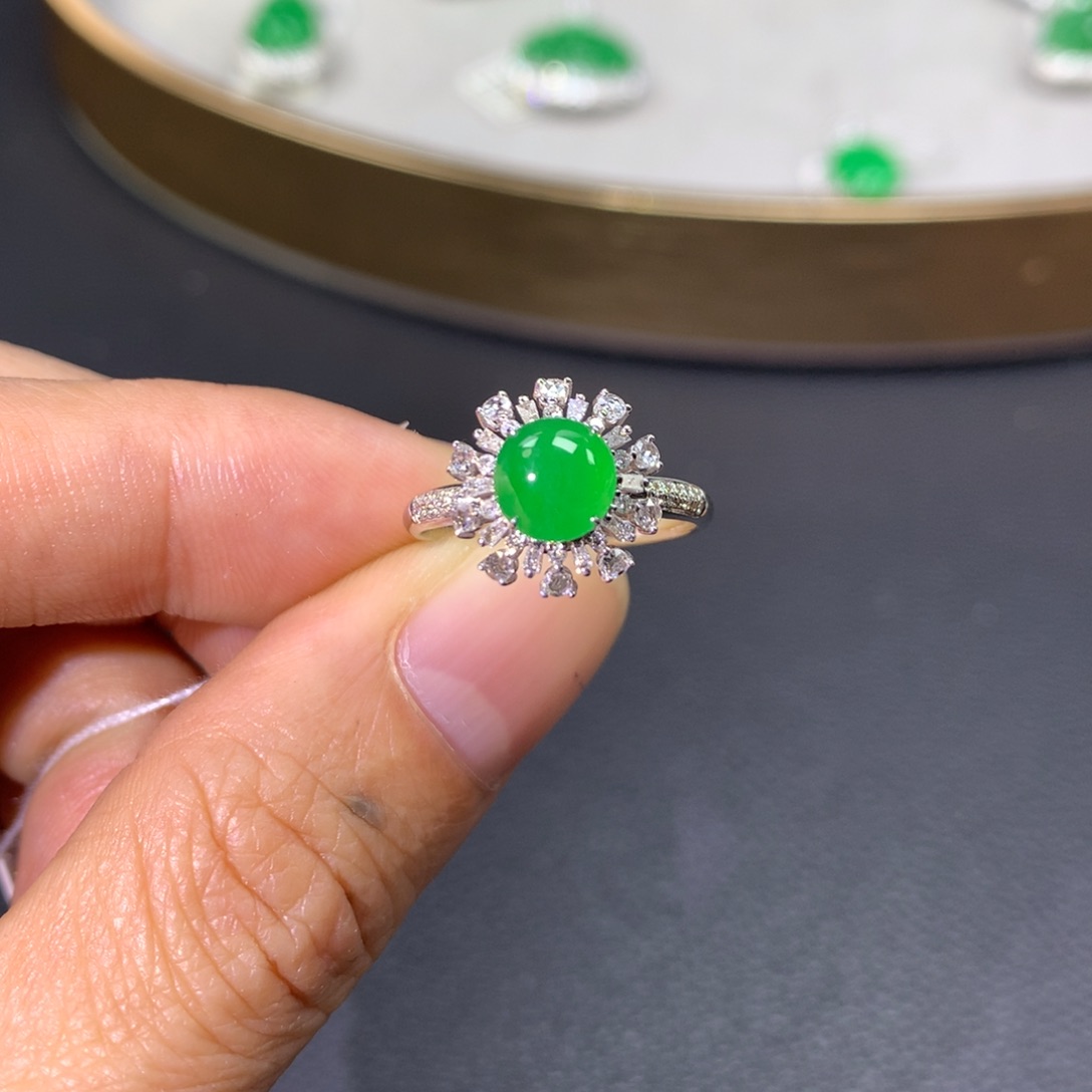 翡翠戒指18K金镶嵌翡翠