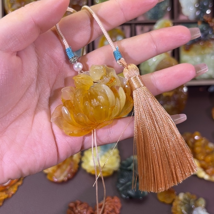 未镶嵌蛇纹石玉颈饰琬*