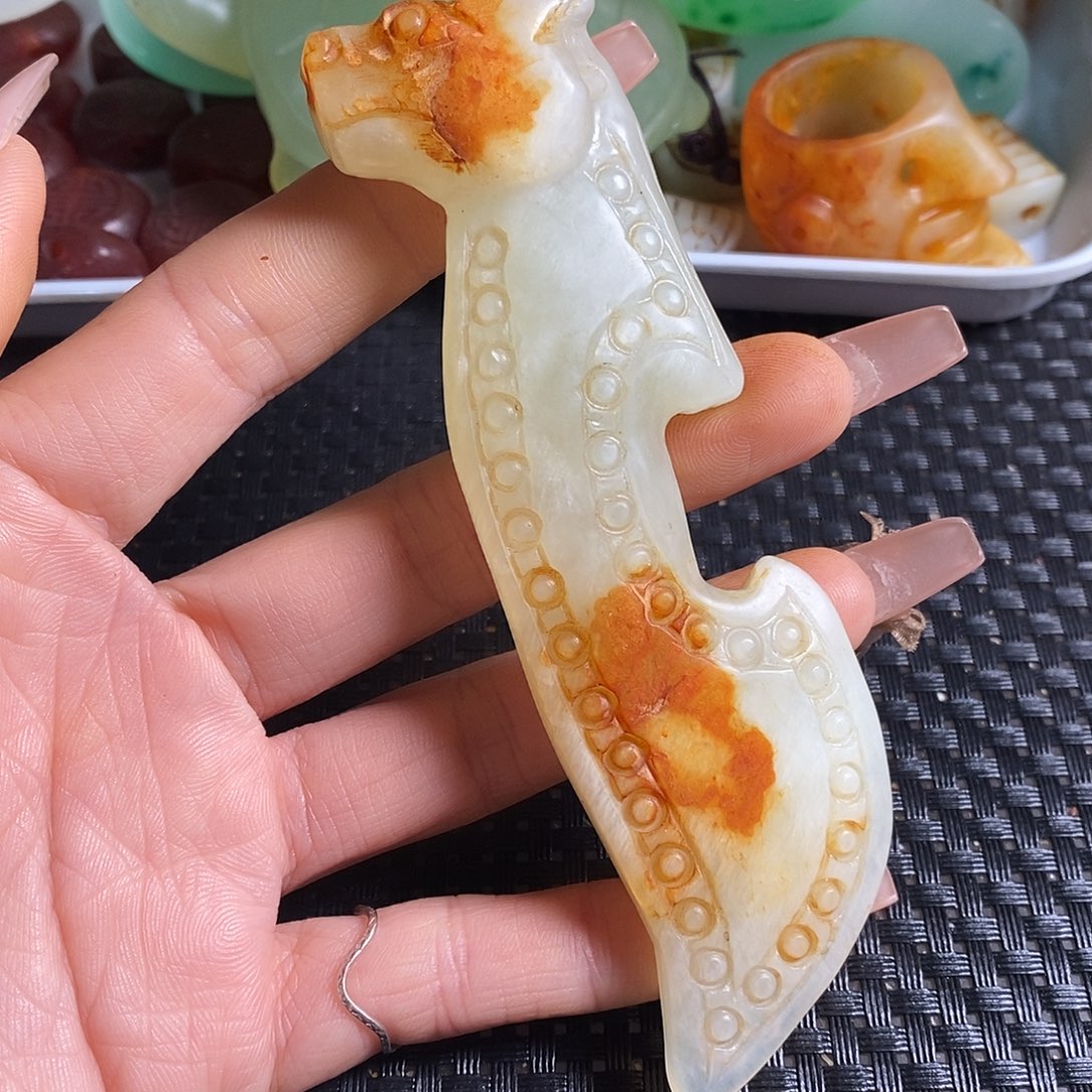 岫岩老玉（透闪石质玉）未镶嵌珠宝奇石