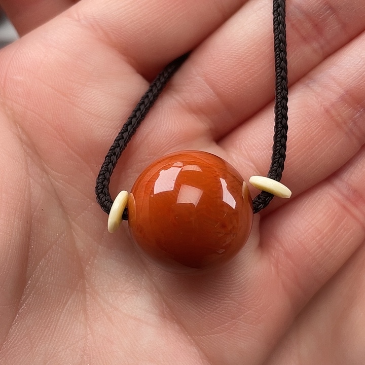 南红玛瑙吊坠未镶嵌