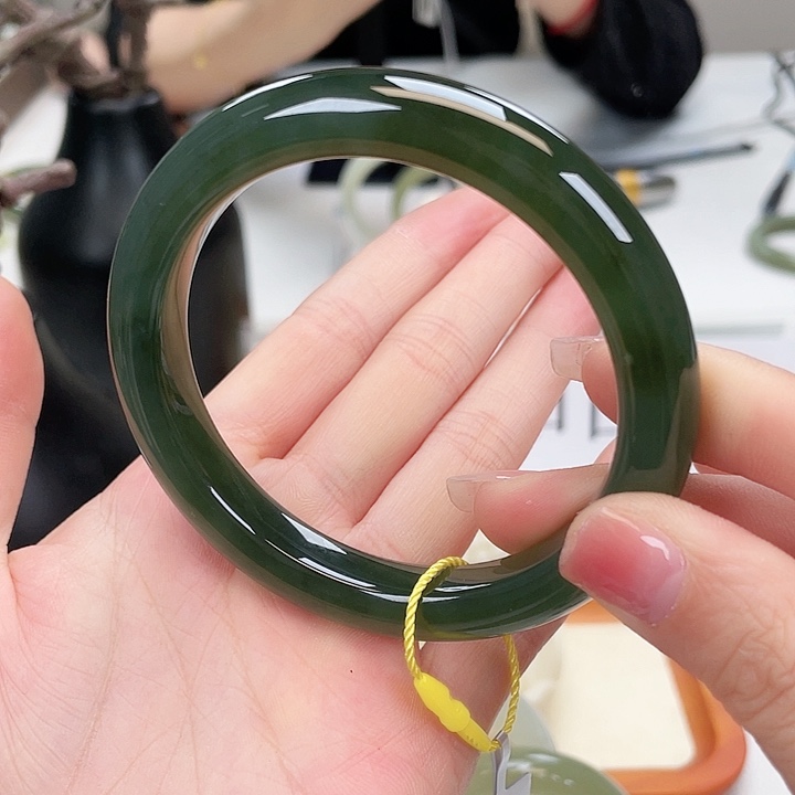 和田玉手镯60未镶嵌