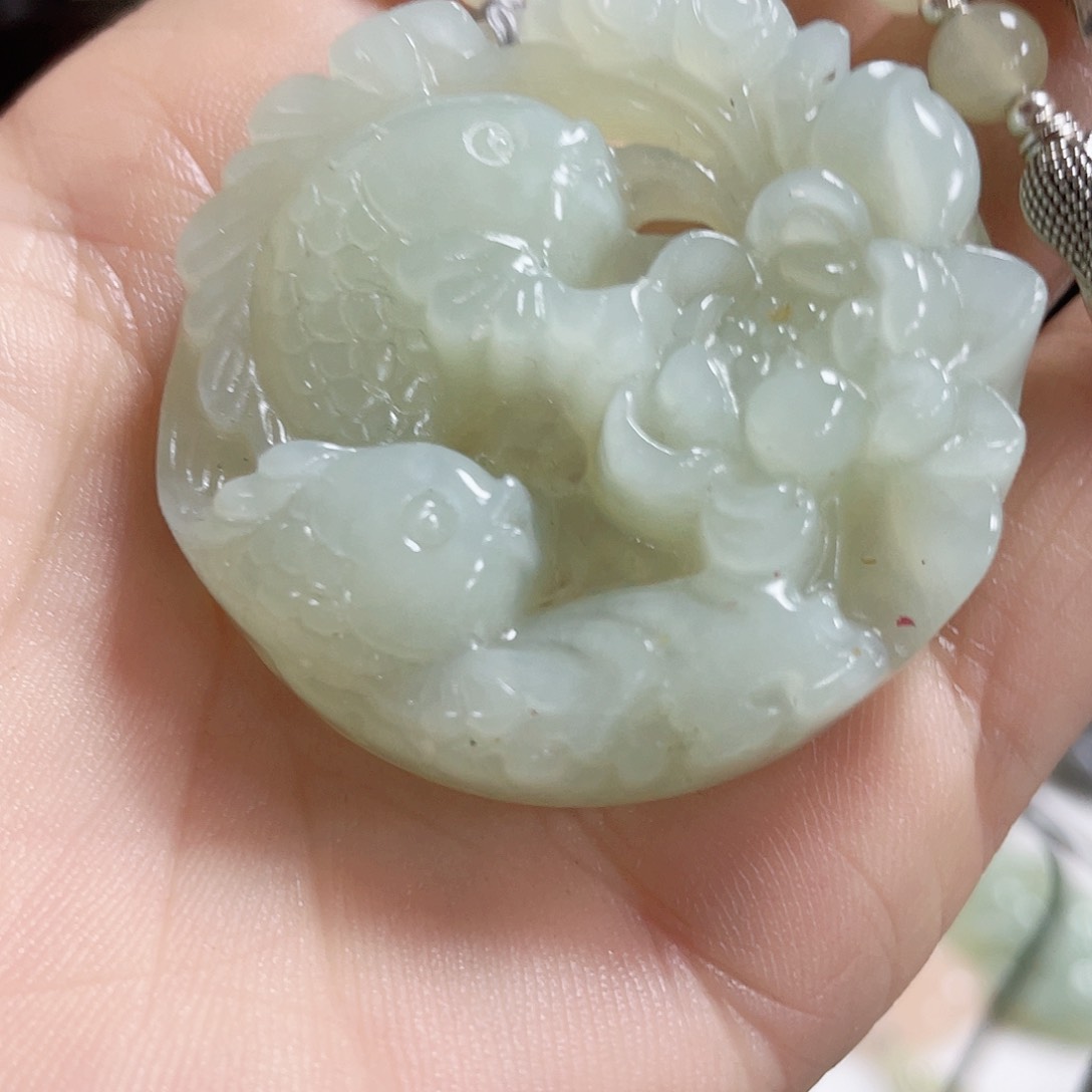 蛇纹石玉颈饰未镶嵌