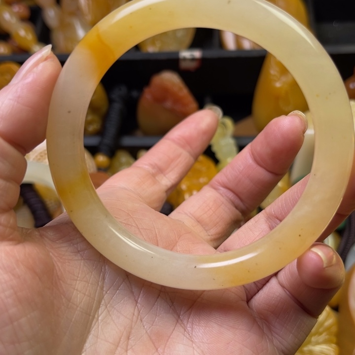 石英质玉项链未镶嵌穿****下