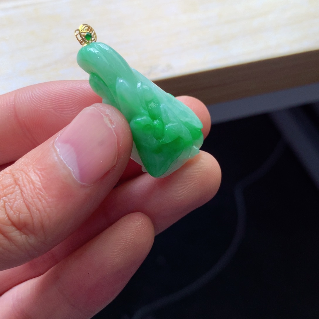 翡翠颈饰18K金镶嵌吊坠