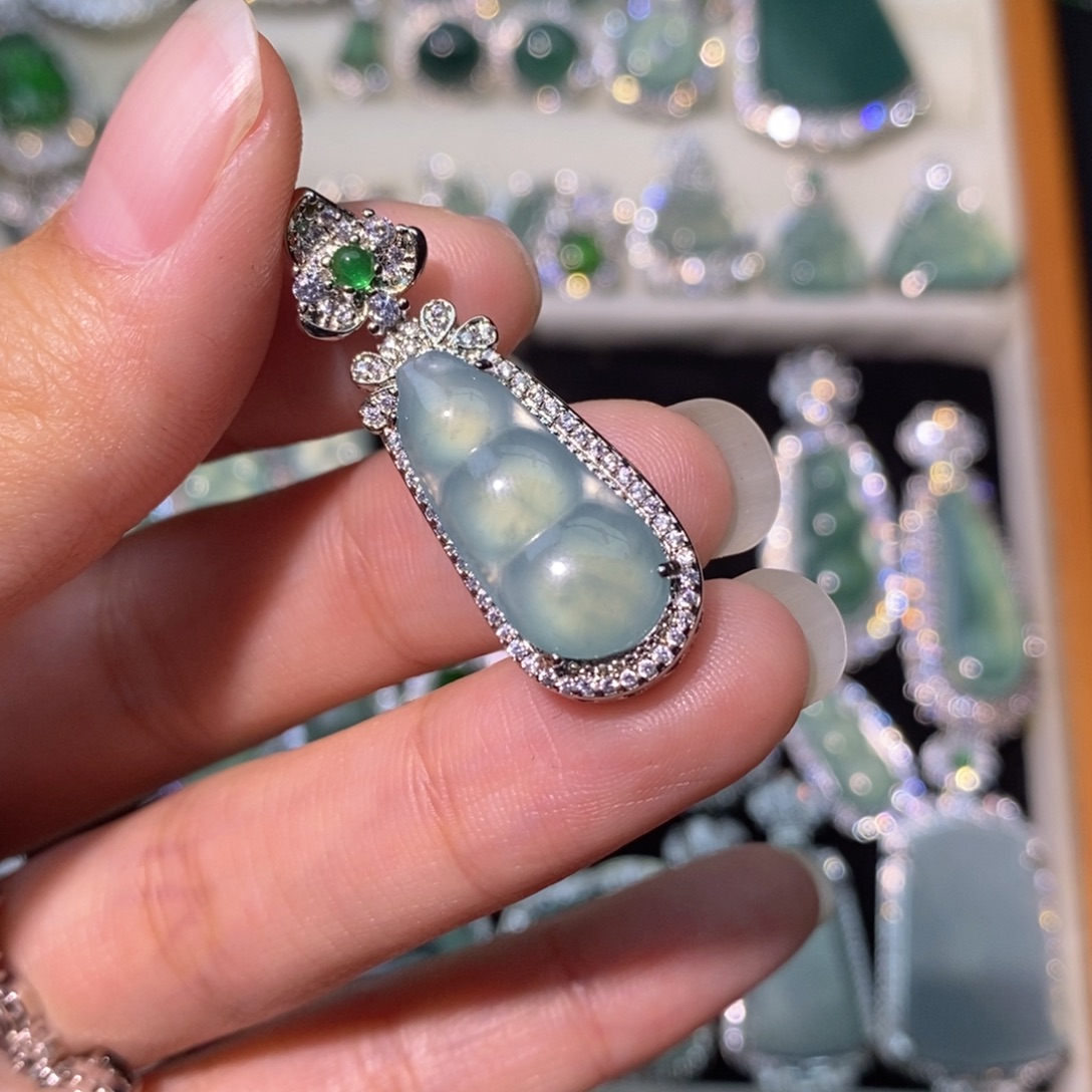 翡翠未镶嵌颈饰天然