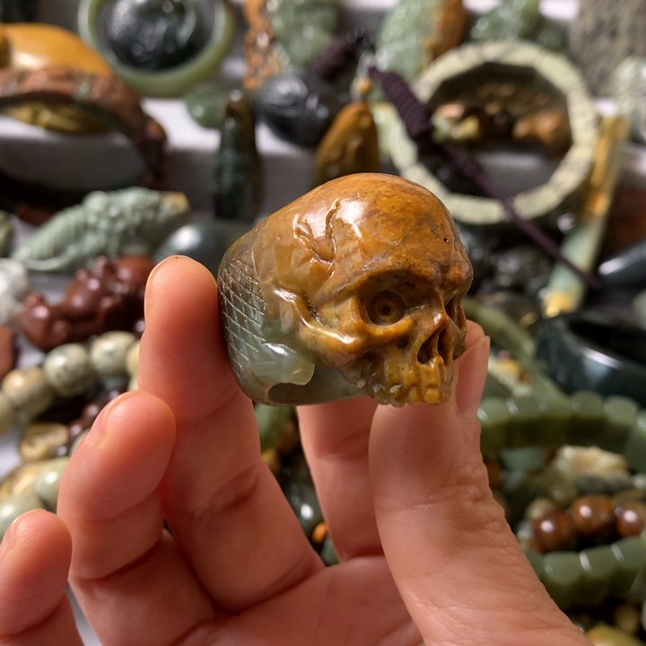 未镶嵌岫岩河磨玉（透闪石质玉）把件