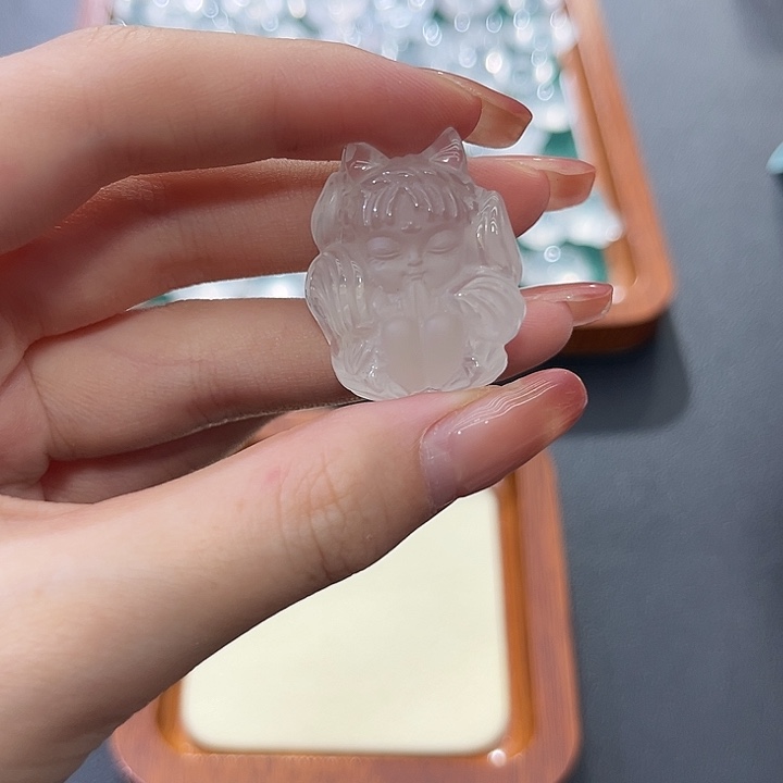 未镶嵌颈饰水晶九尾狐白水晶