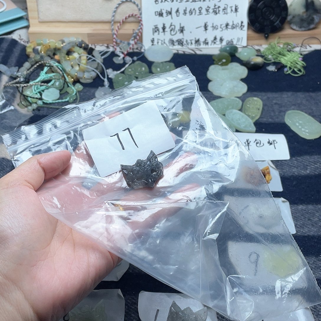 蛇纹石玉颈饰未镶嵌糖*