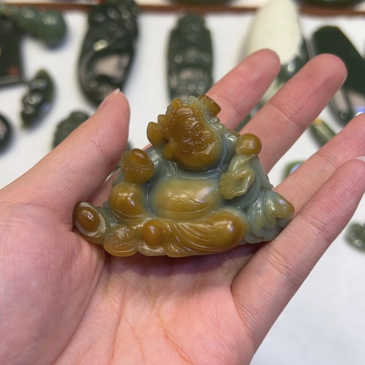 敢***1岫岩河磨玉（透闪石质玉）未镶嵌把件