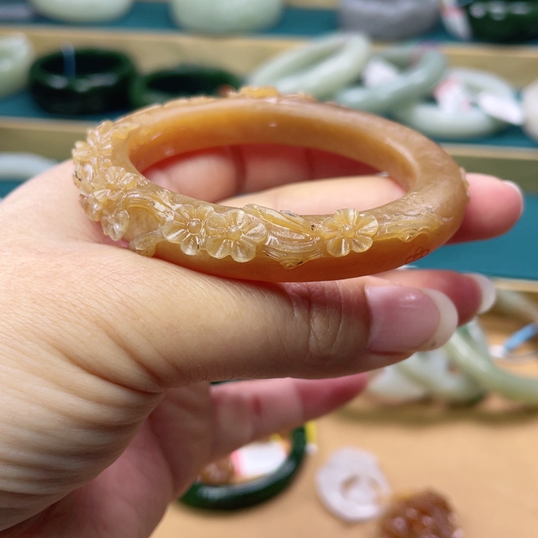 未镶嵌手镯和田玉九****）