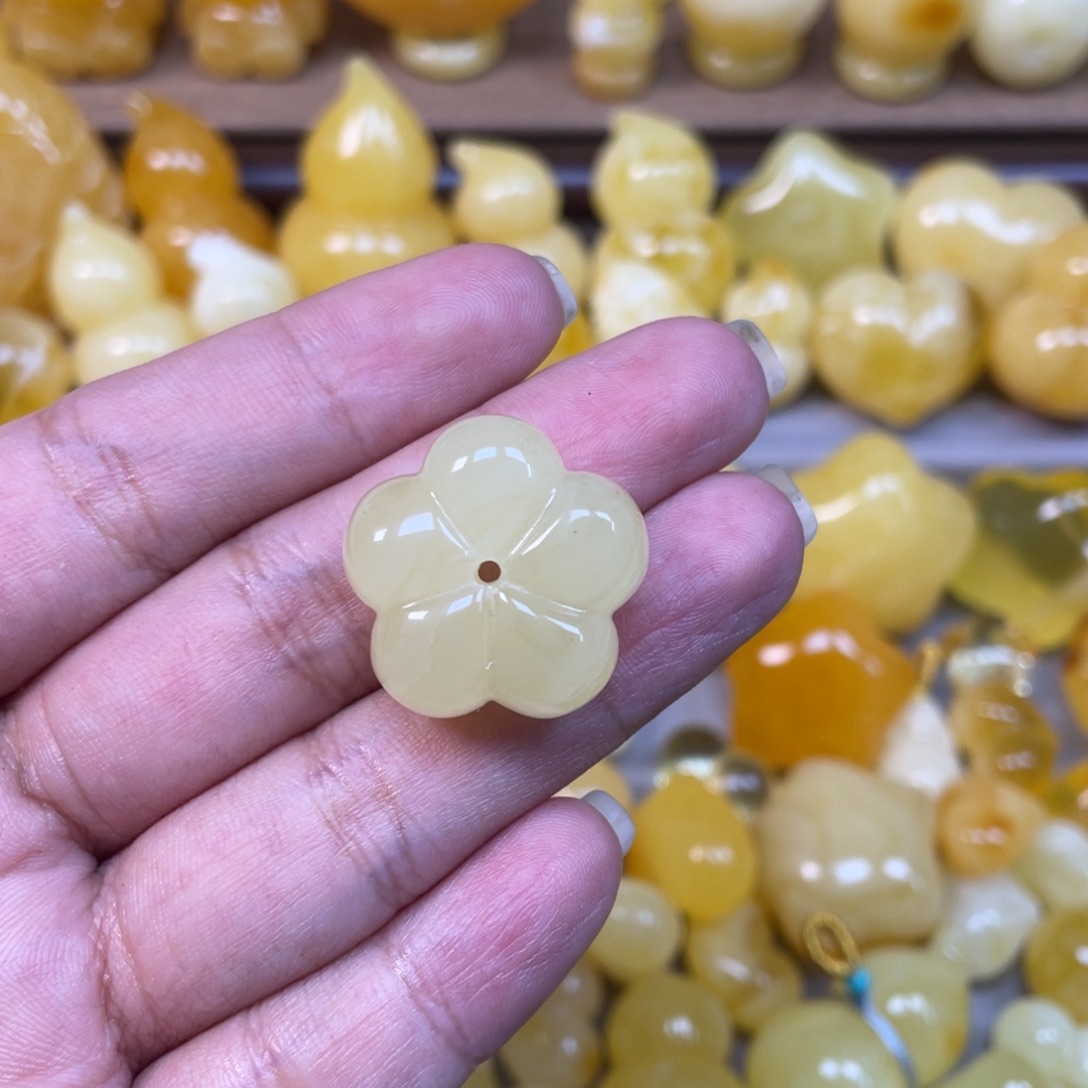 琥珀未镶嵌珠宝奇石