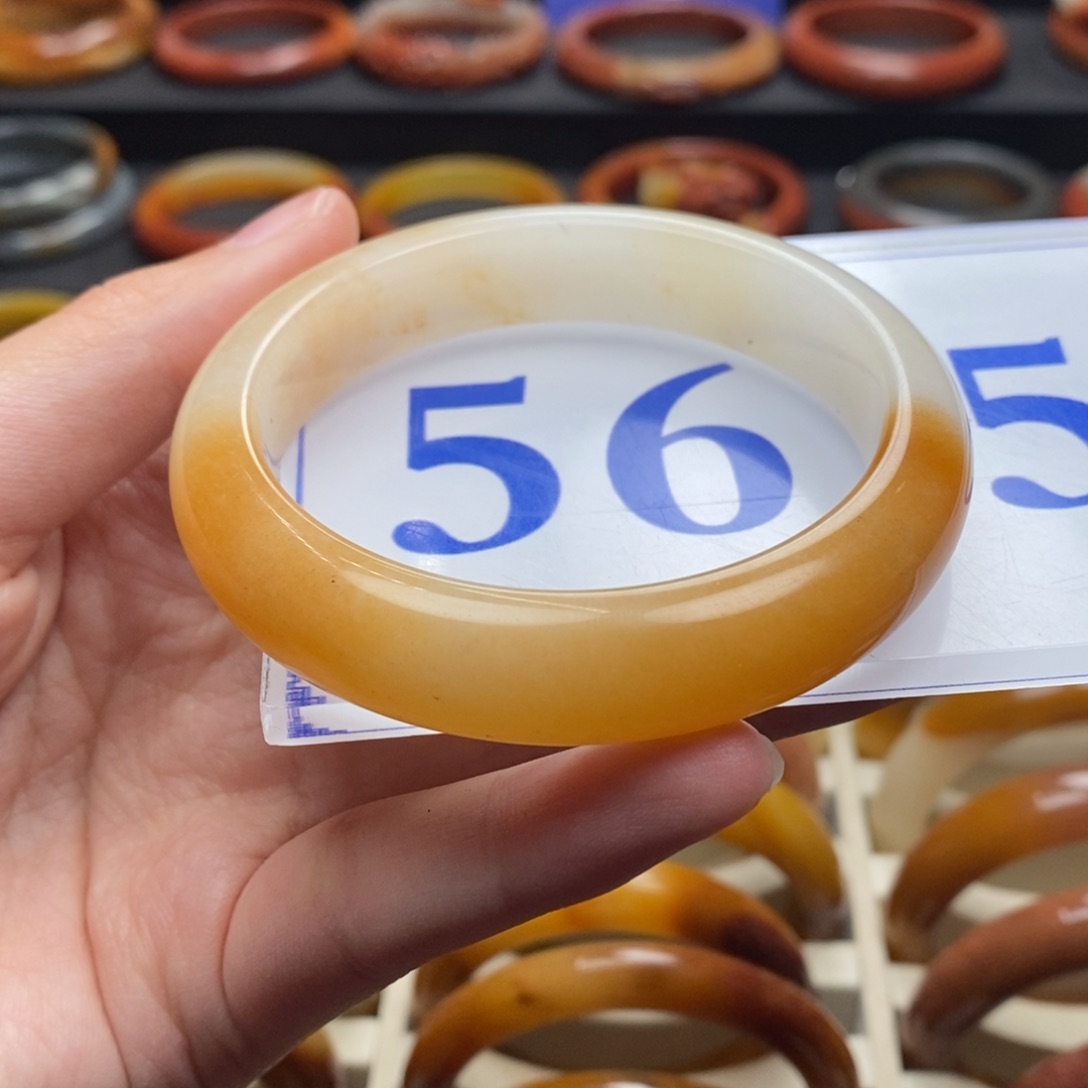 石英质玉（黄龙玉）手镯未镶嵌