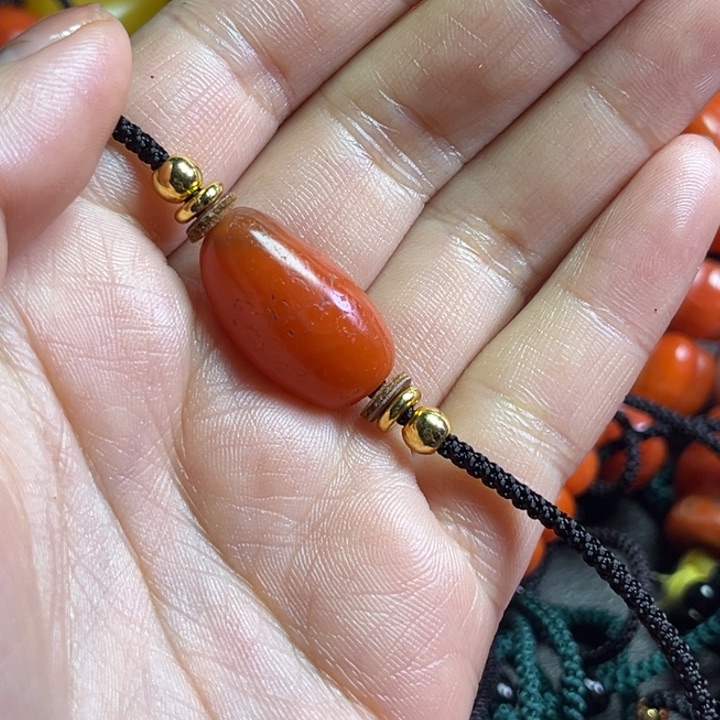 颈饰琉璃恰****儿琉璃…………..