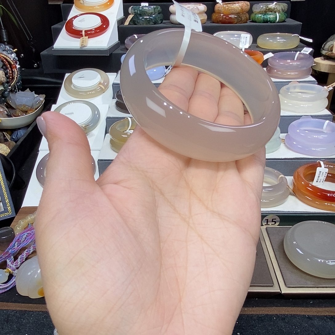 玛瑙/玉髓手镯未镶嵌张*