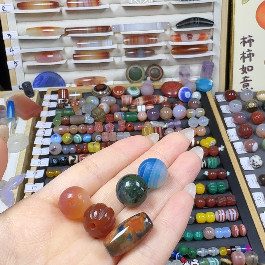傲***虎玛瑙/玉髓未镶嵌天然玛瑙