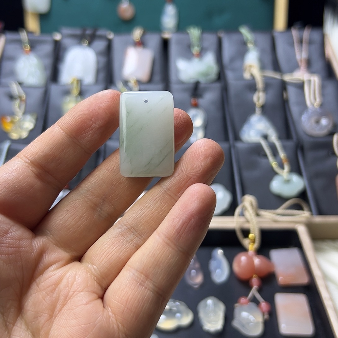 石英质玉（天山翠）合金颈饰