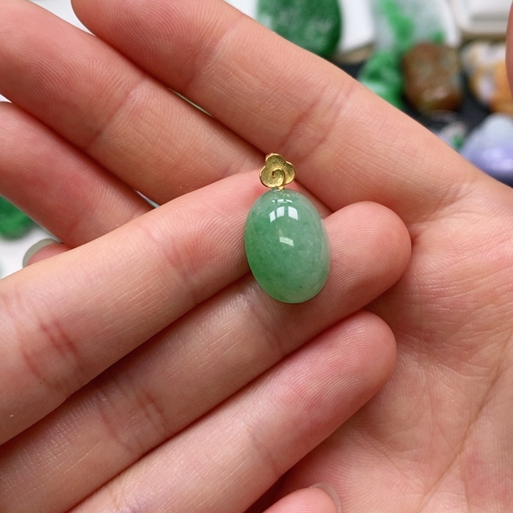 翡翠颈饰未镶嵌吊坠