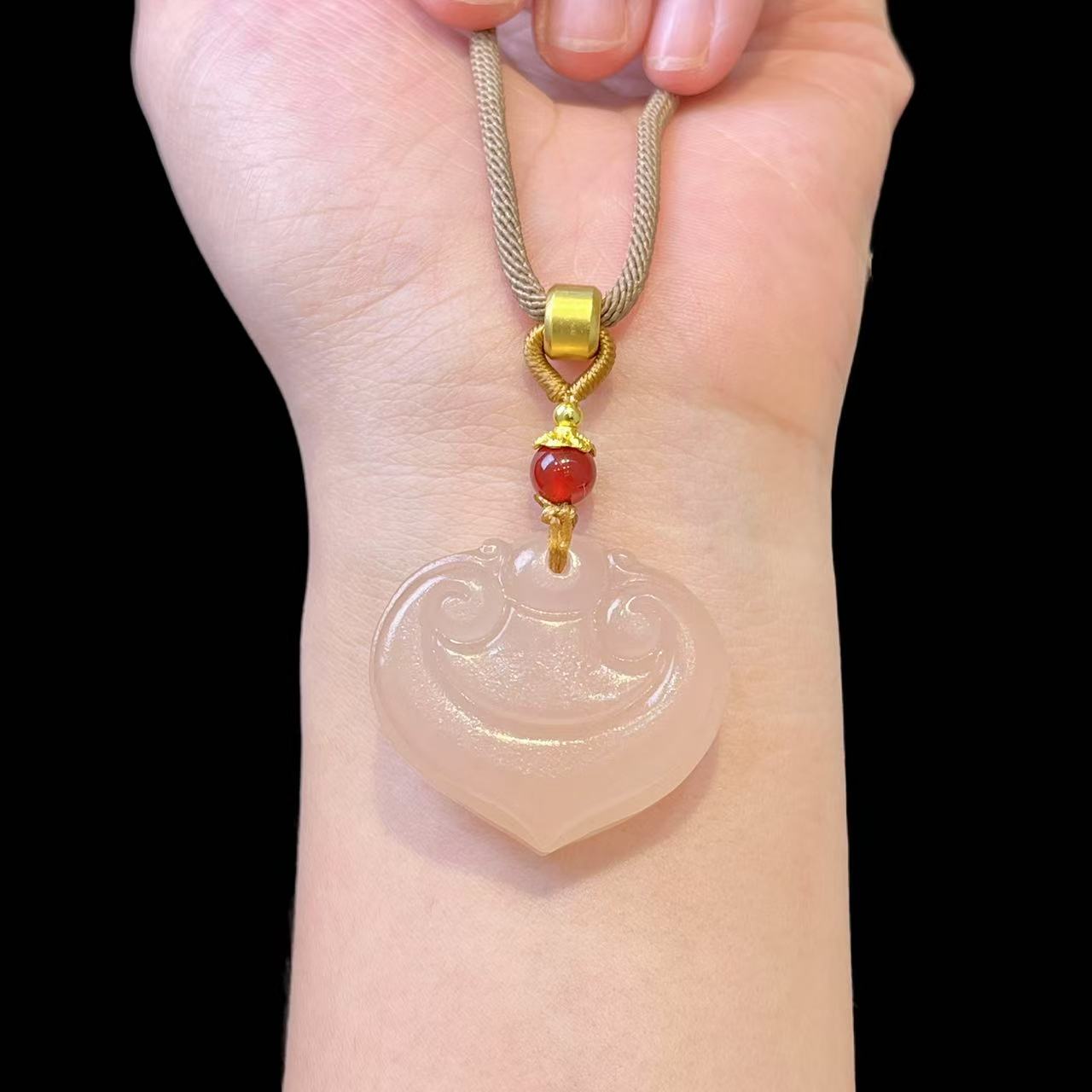 藕粉玉如意吊坠（赠绳） H02-12