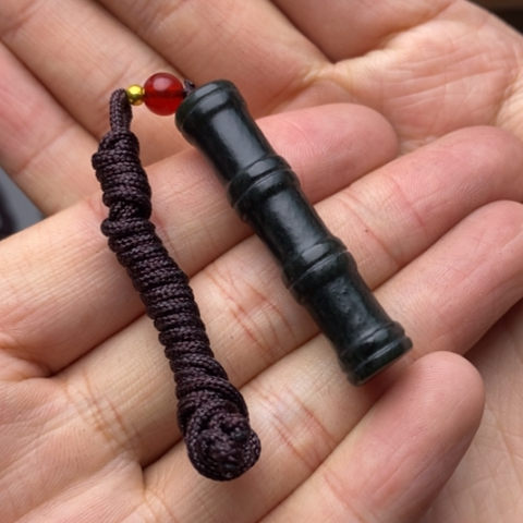 杨***峰和田玉未镶嵌颈饰