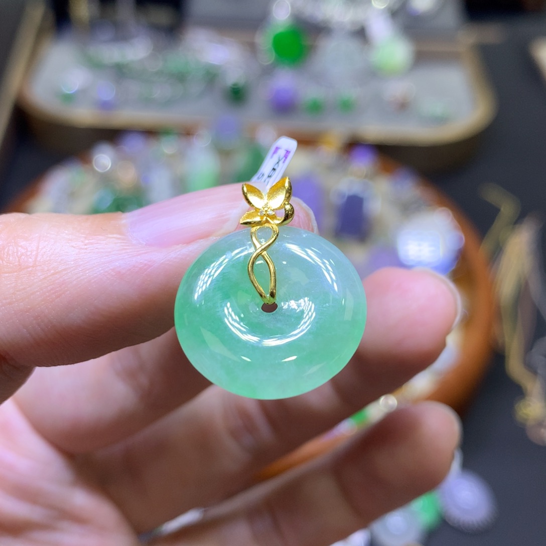 翡翠18K金镶嵌颈饰翡翠吊坠项链