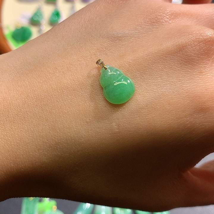 翡翠吊坠(不含链)18K金镶嵌