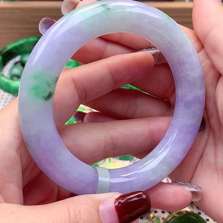 翡翠手镯未镶嵌翡翠