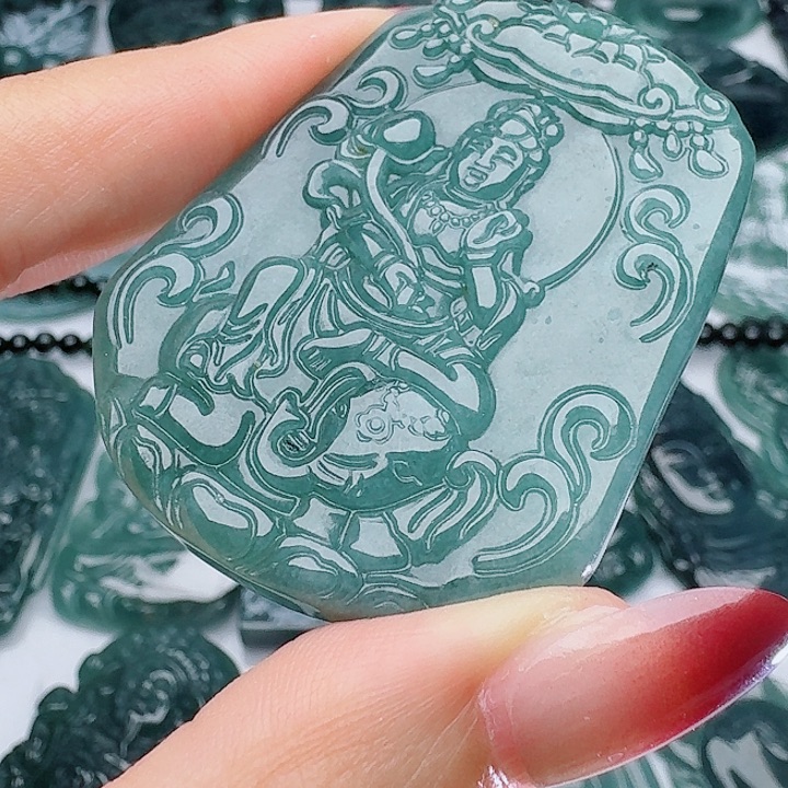颈饰未镶嵌翡翠天然的A货翡翠多样性发其一