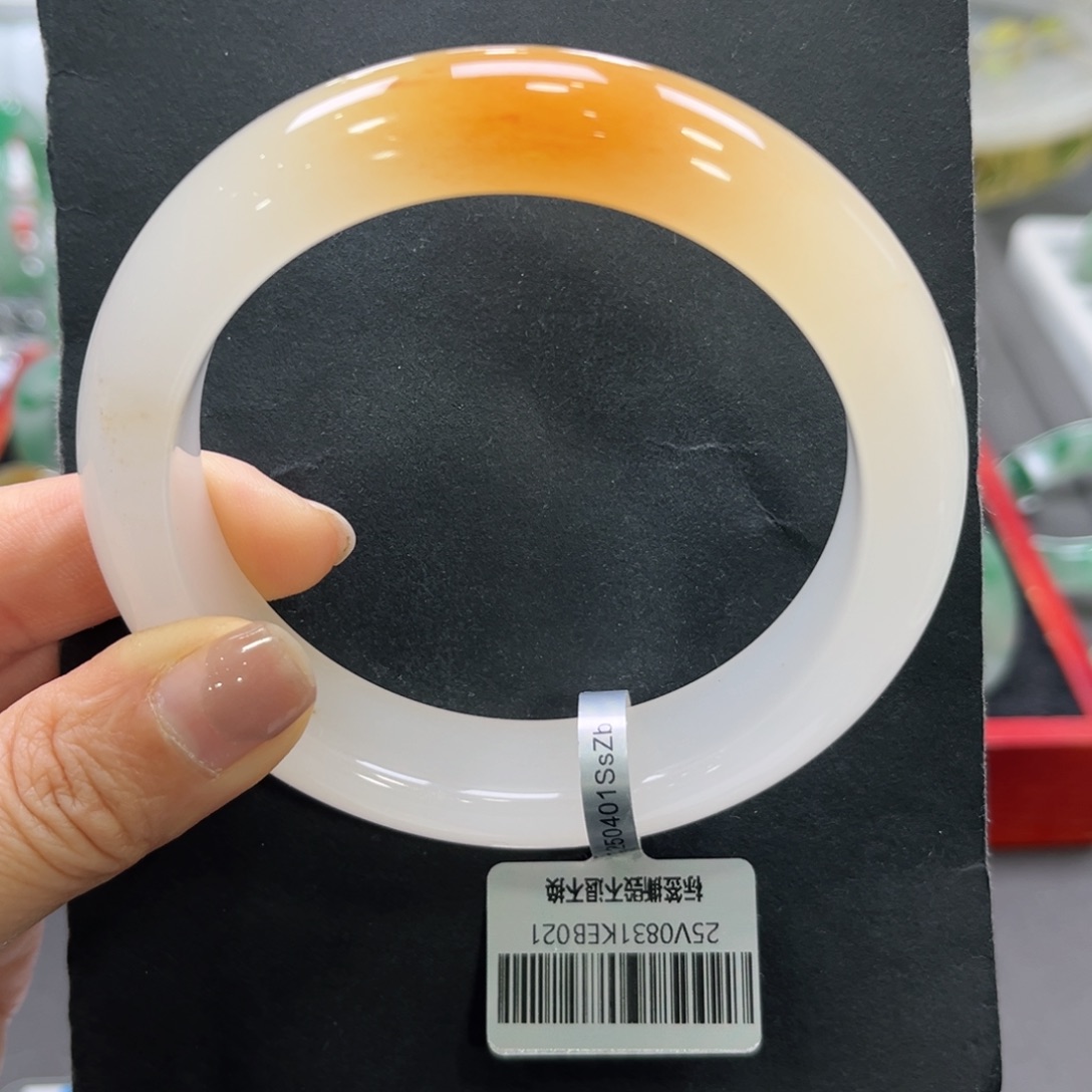 玲***妹石英质玉（非洲翠）未镶嵌手镯➕小玥64.8