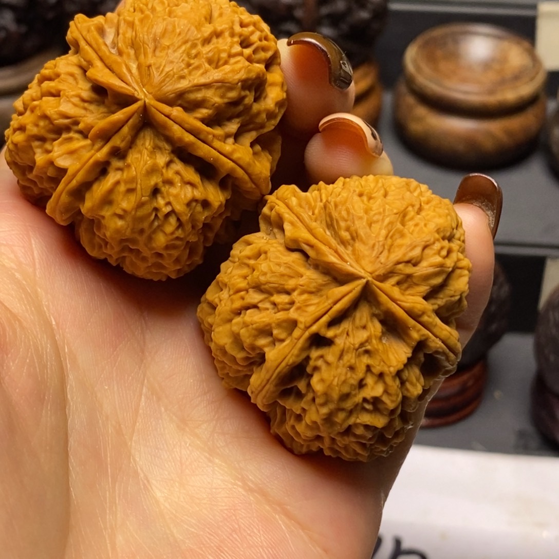 吊坠文玩核桃刺花三棱