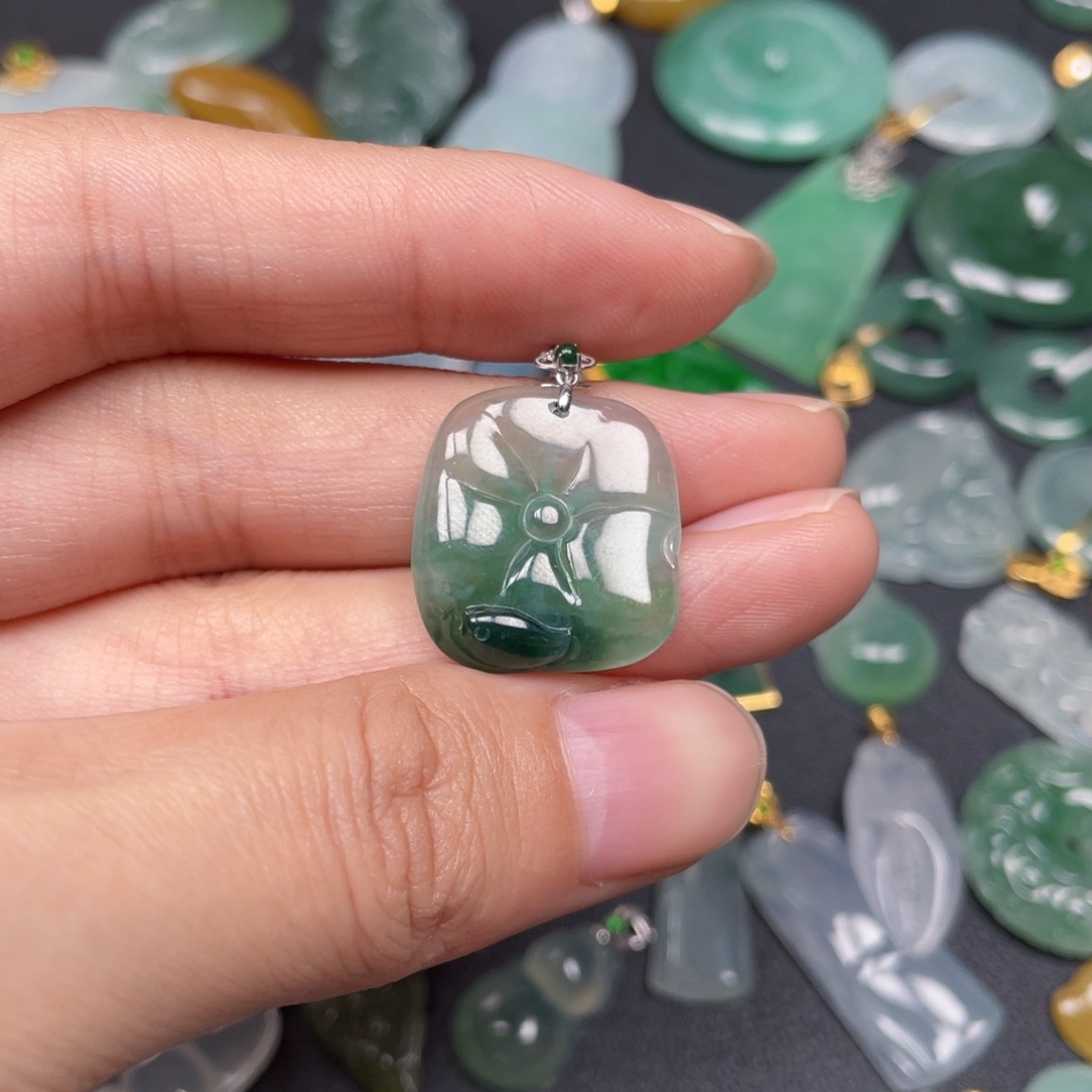 翡翠颈饰18K金镶嵌翡翠