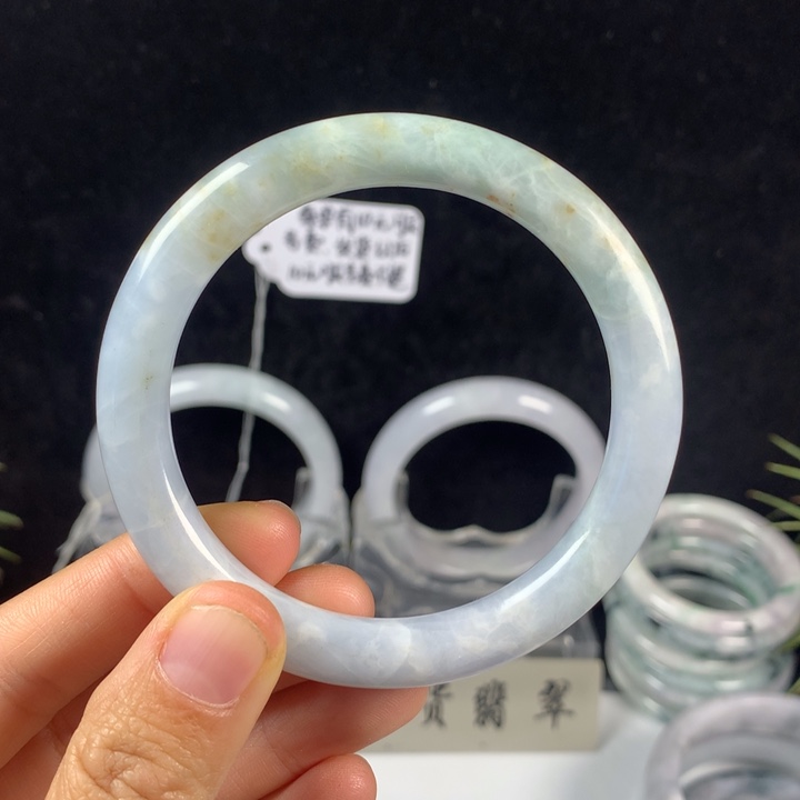 翡翠未镶嵌手镯22号。 56圈