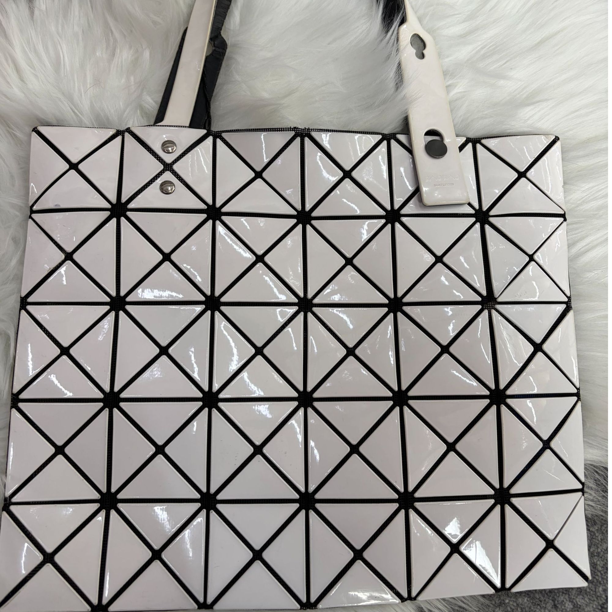 95新 Issey Miyake/三宅一生 【诗诗一口价】托特包六格/BG22014668