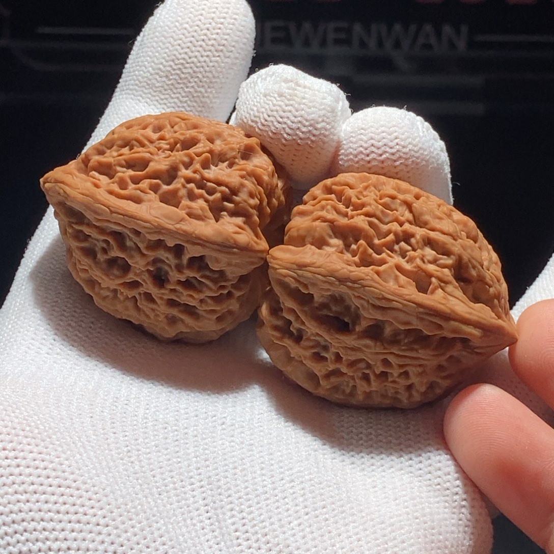 文玩核桃把件赤月金峦38.2.40克