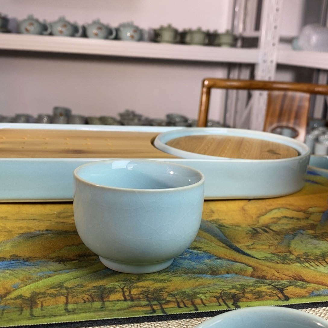 【闪购商品】天青罗汉杯微微瑕。。。。。