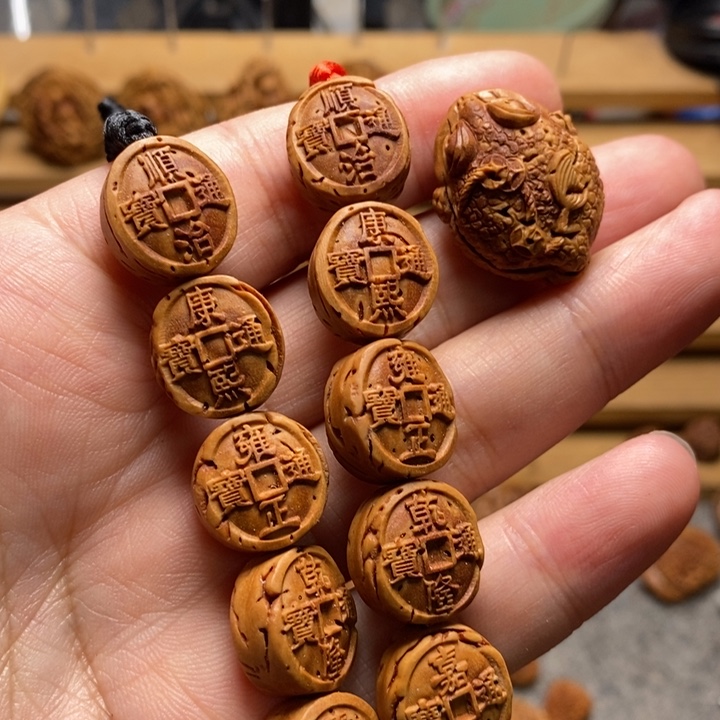 雨***安桃核雕刻五帝钱2条➕手工金蟾单颗