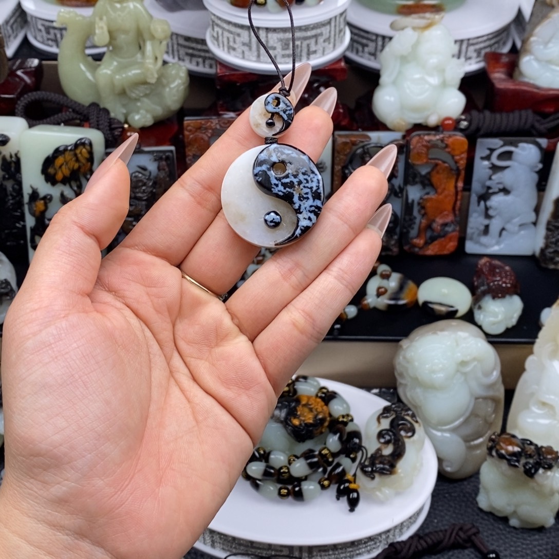 和田玉未镶嵌颈饰