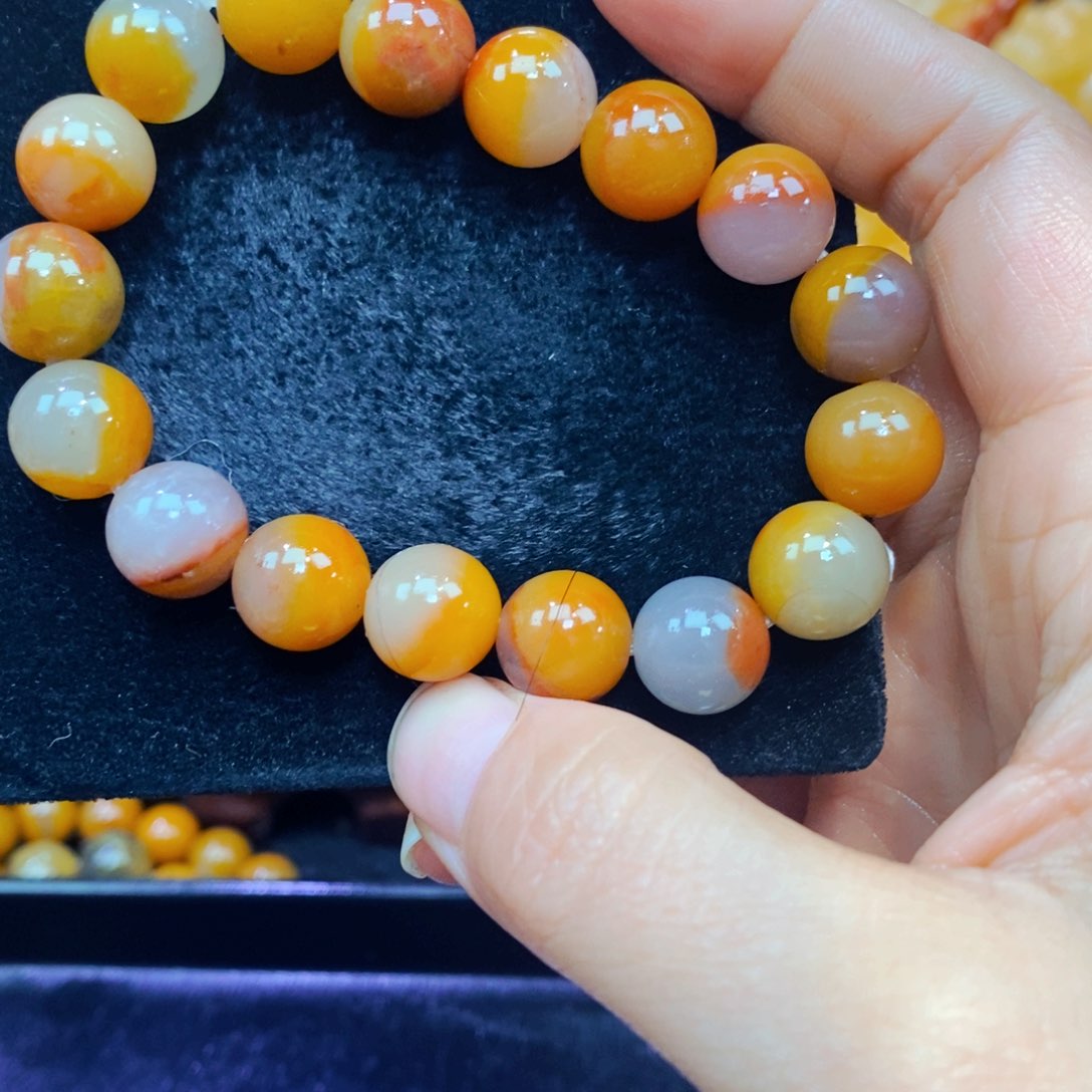 未镶嵌石英质玉（黄龙玉）颈饰