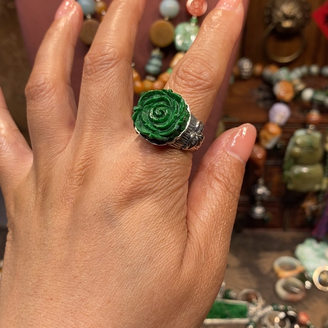 翡翠吊坠(赠链)未镶嵌