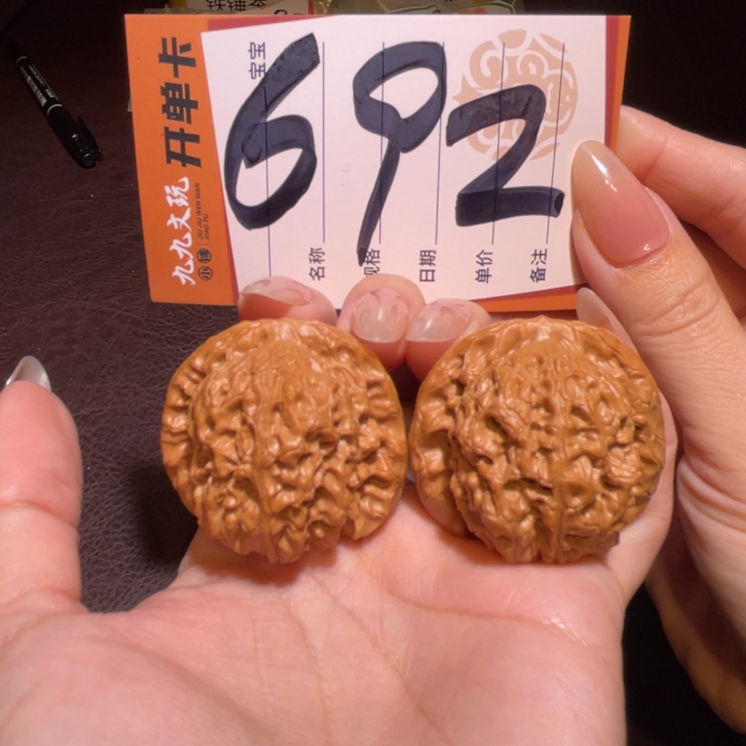 文玩核桃把件40血麒麟