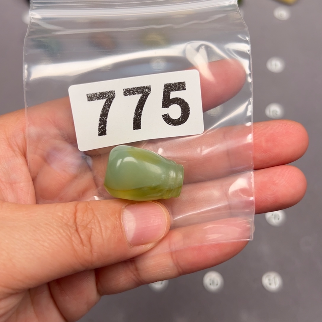 未镶嵌蛇纹石玉颈饰用****7