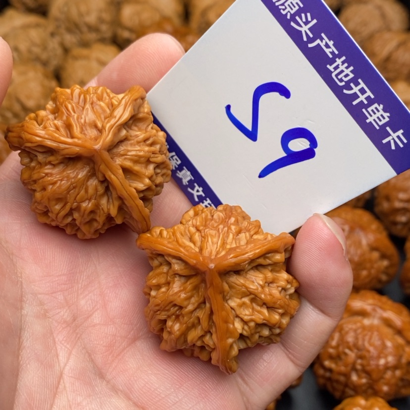 【闪购商品】文玩核桃把件盘山三棱37