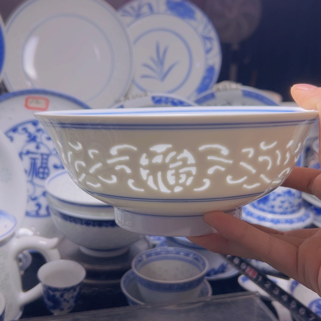 碗双线雕塑福字七寸碗