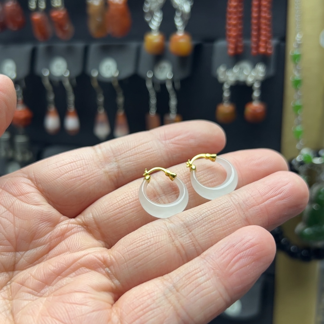 哲***活和田玉银S925镶嵌耳饰