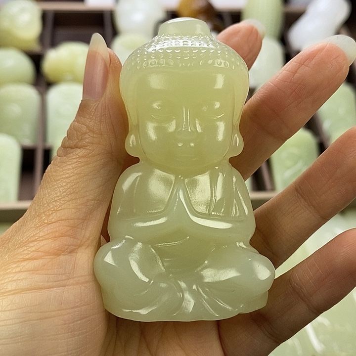 昆仑石宝宝佛手把件