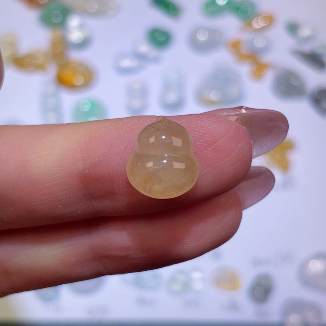 翡翠未镶嵌颈饰裸石