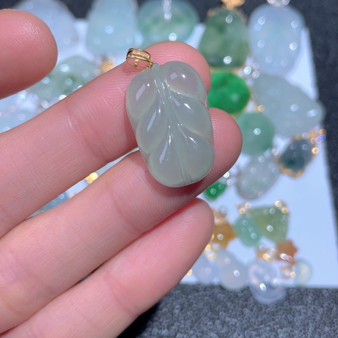 翡翠颈饰18K金镶嵌翡翠