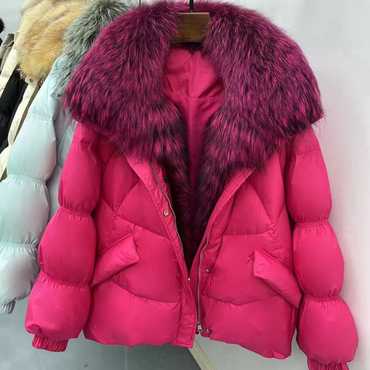 冬季新品芬兰狐狸毛海宁优等品90白鸭绒时尚羽绒服女士显瘦气质