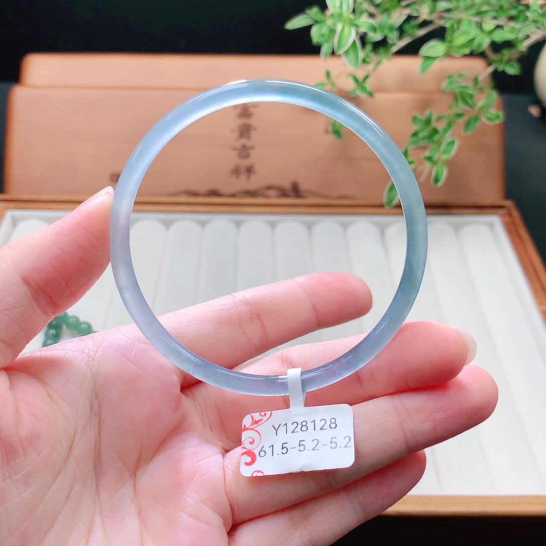 未镶嵌手镯（圆镯）翡翠